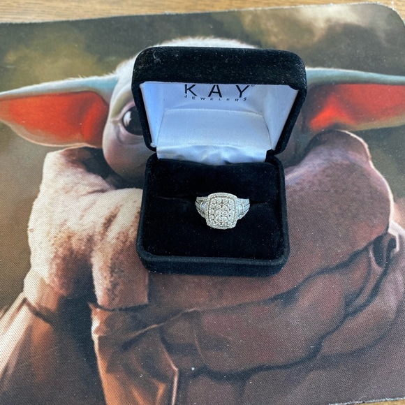 Beautiful Kay jewelers engagement ring - Picture 3 of 5